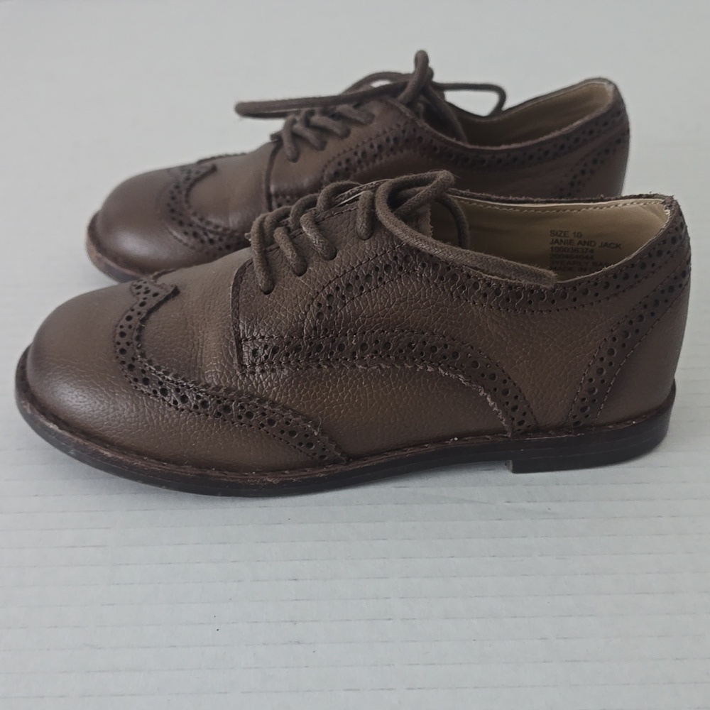 Janie and Jack Leather Wing Tip Shoe Boys sz. 10